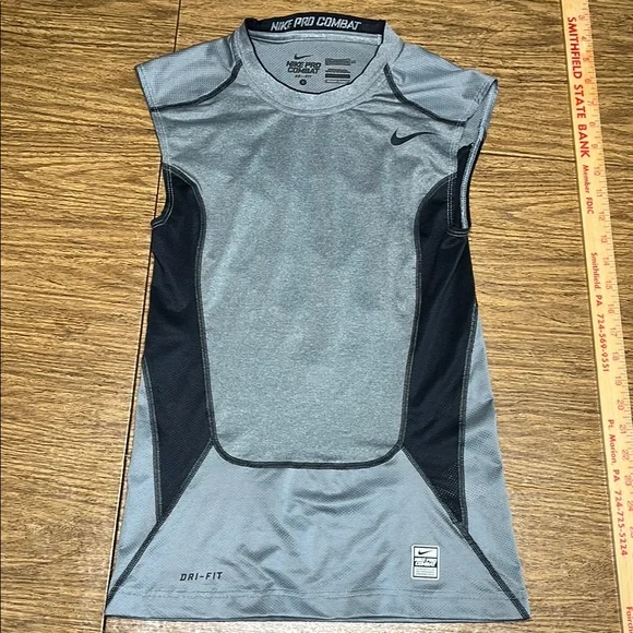 Nike Pro Combat Men’s Gray and Black Sleeveless Top - Picture 1 of 5